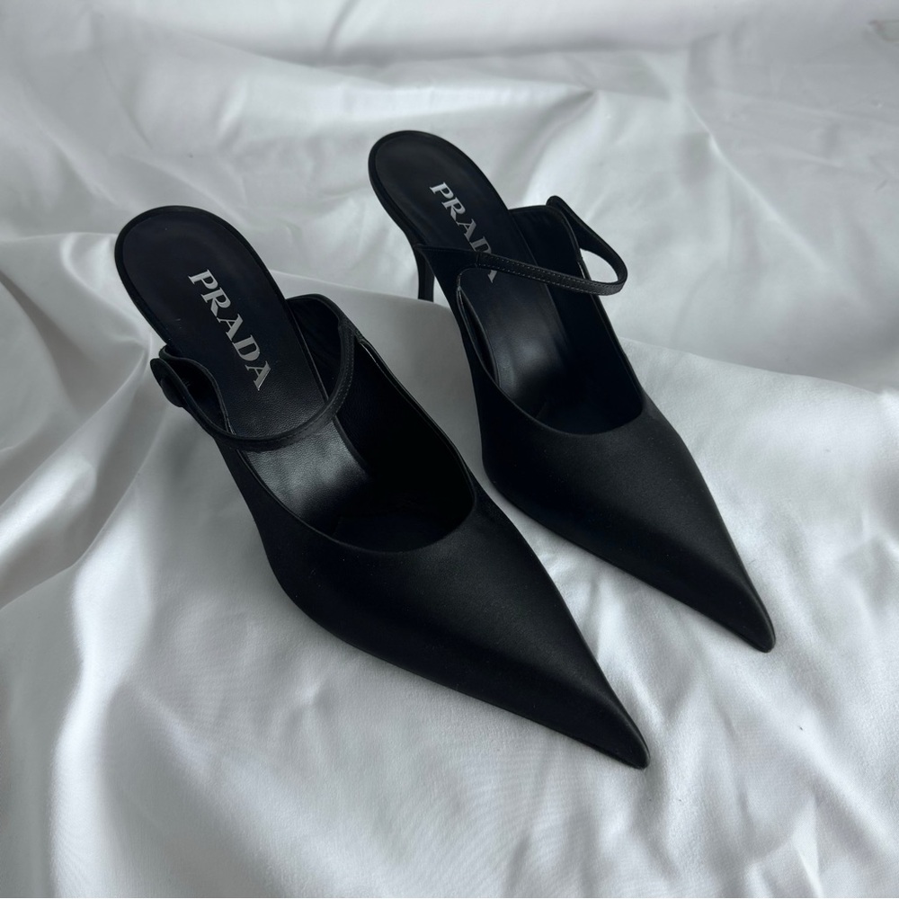 prada 2024 runway heels